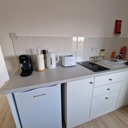 Kitieos Apts 100m From Finikoudes Apartamento *