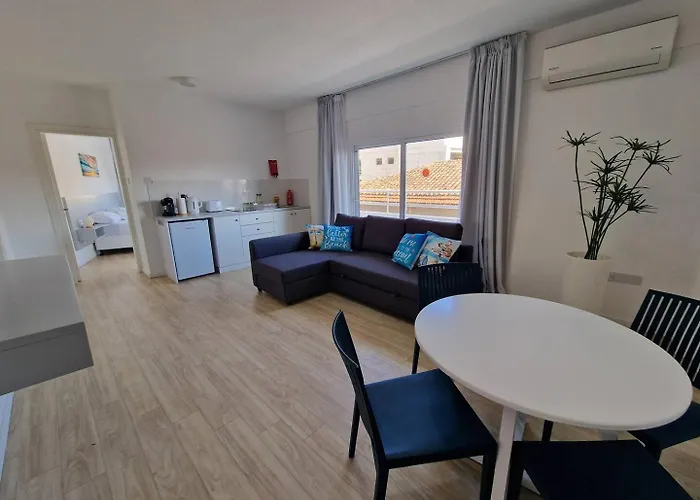 Kitieos Apts 100m From Finikoudes ラルナカ