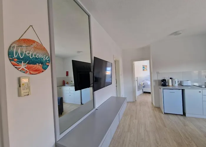 Kitieos Apts 100m From Finikoudes アパート