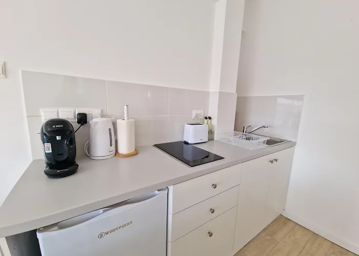 Kitieos Apts 100m From Finikoudes アパート ラルナカ