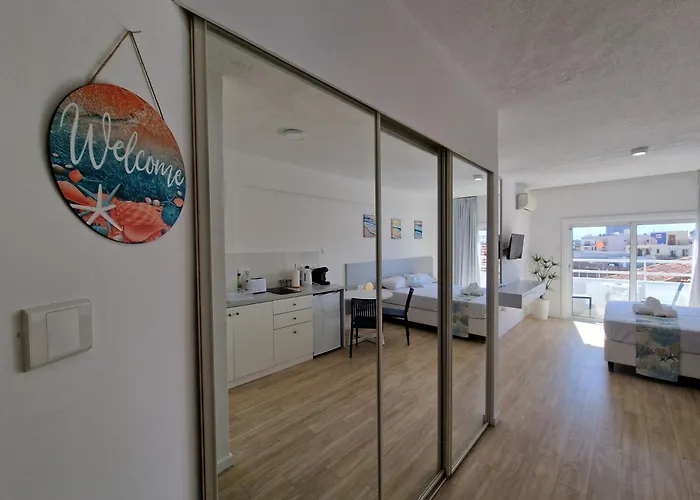 Kitieos Apts 100m From Finikoudes * ラルナカ