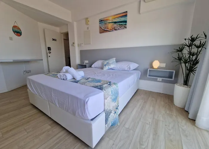 Kitieos Apts 100m From Finikoudes * لارنكا