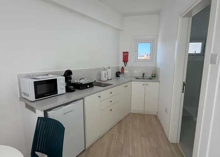 Kitieos Apts 100m From Finikoudes لارنكا