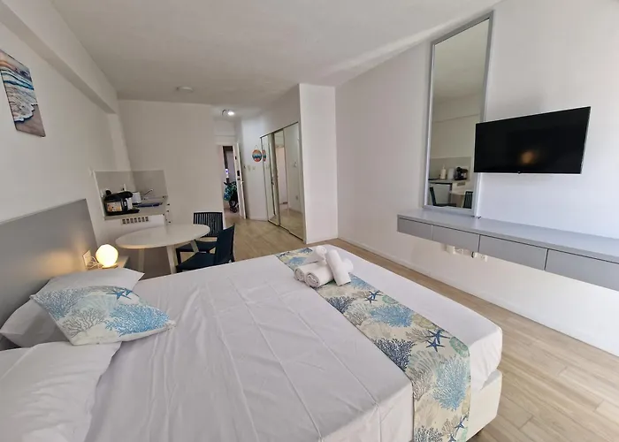 Kitieos Apts 100m From Finikoudes لارنكا